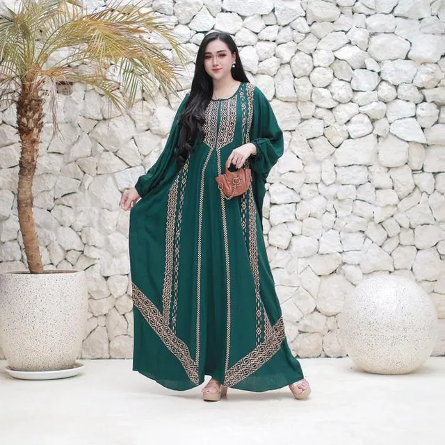Kaftan Karina warna Hijau Botol