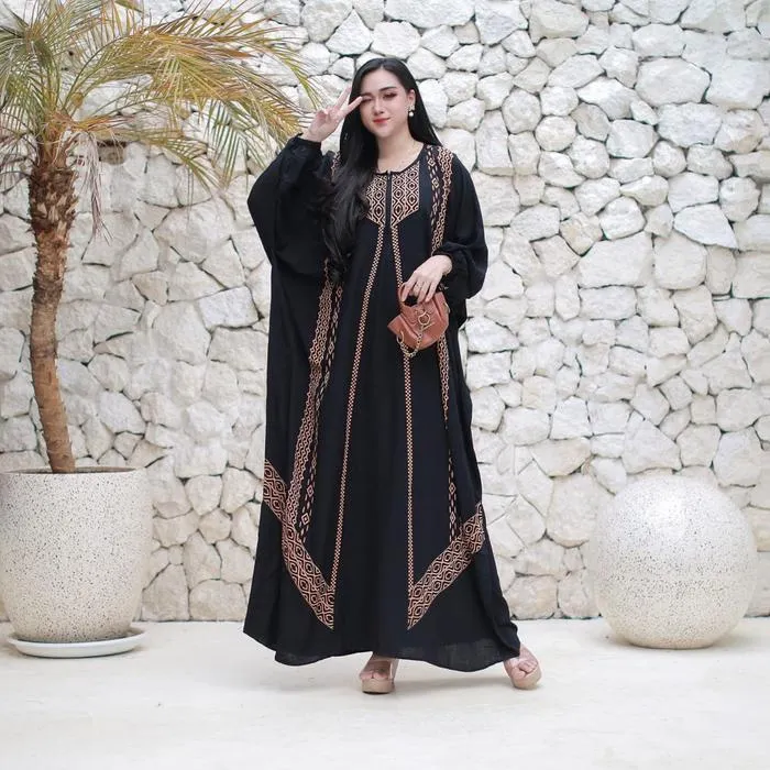 Kaftan Karina warna Hitam